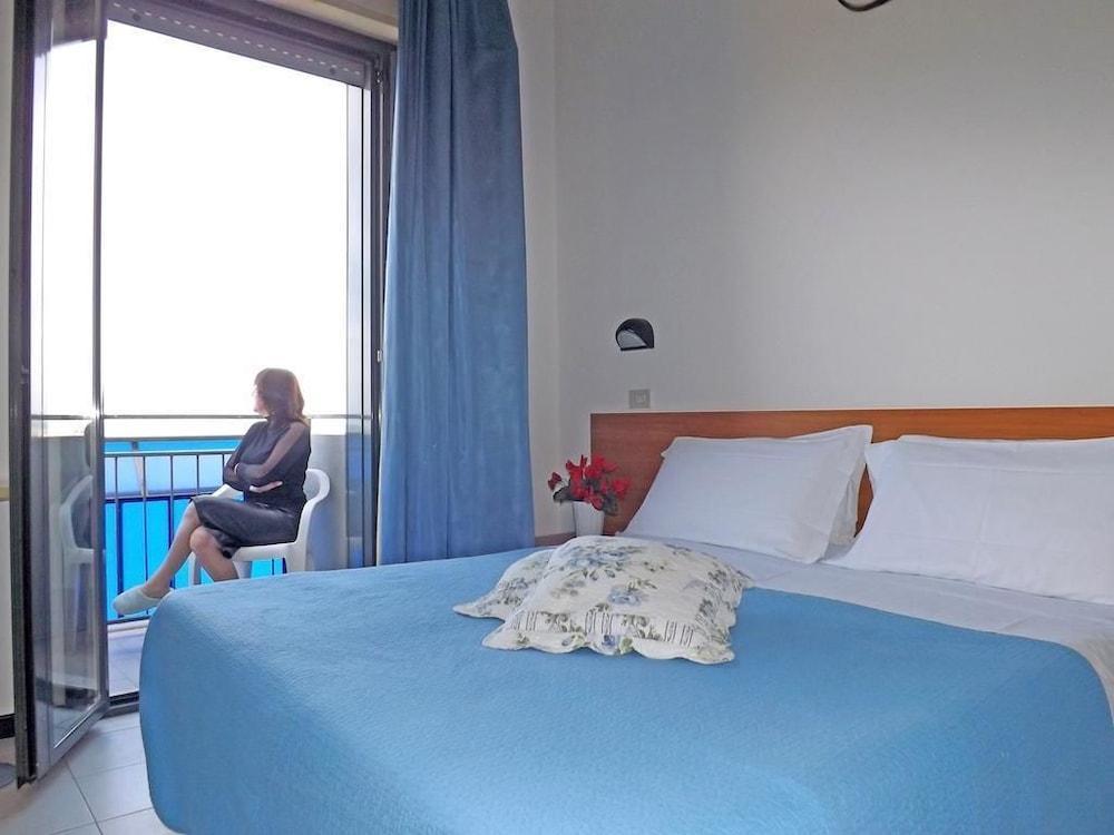 Hotel Paloma Beach Front Chiringuitos Time Rimini Eksteriør billede