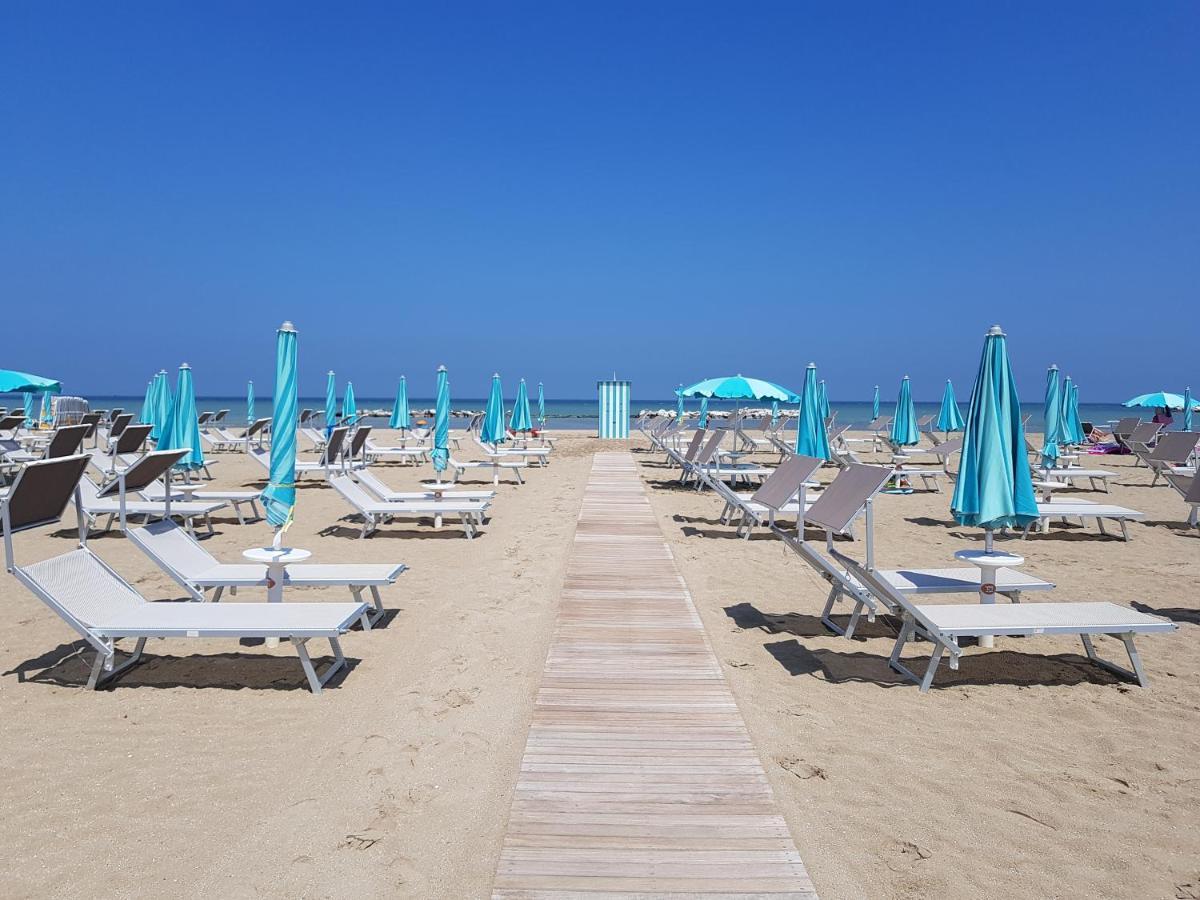 Hotel Paloma Beach Front Chiringuitos Time Rimini Eksteriør billede