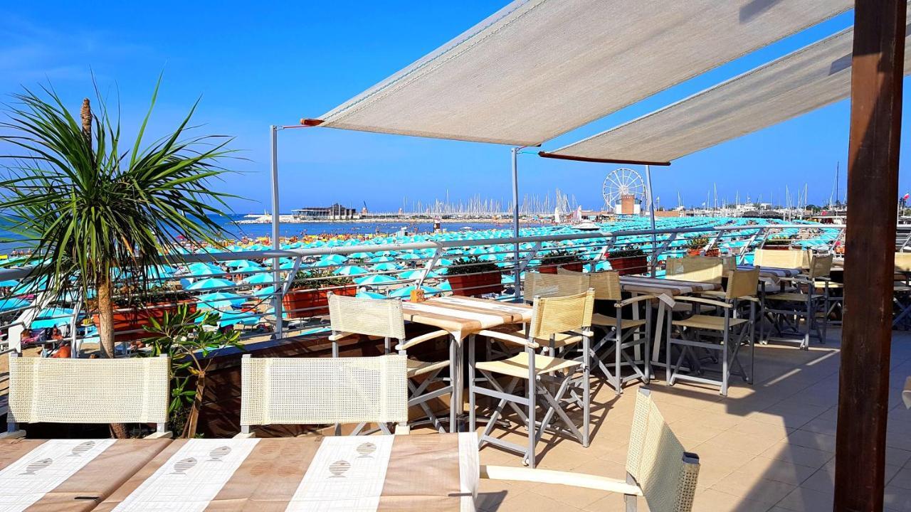 Hotel Paloma Beach Front Chiringuitos Time Rimini Eksteriør billede