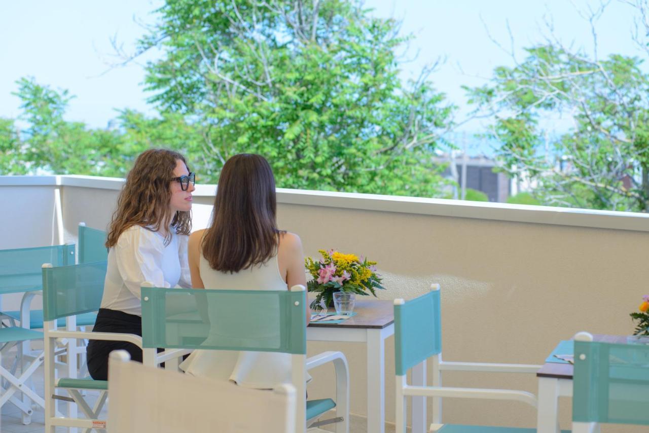Hotel Paloma Beach Front Chiringuitos Time Rimini Eksteriør billede