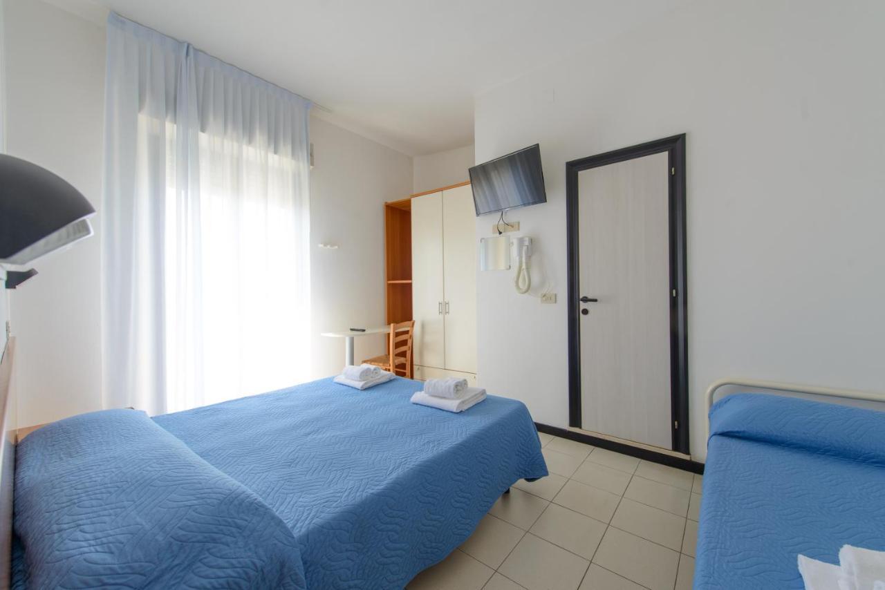 Hotel Paloma Beach Front Chiringuitos Time Rimini Eksteriør billede