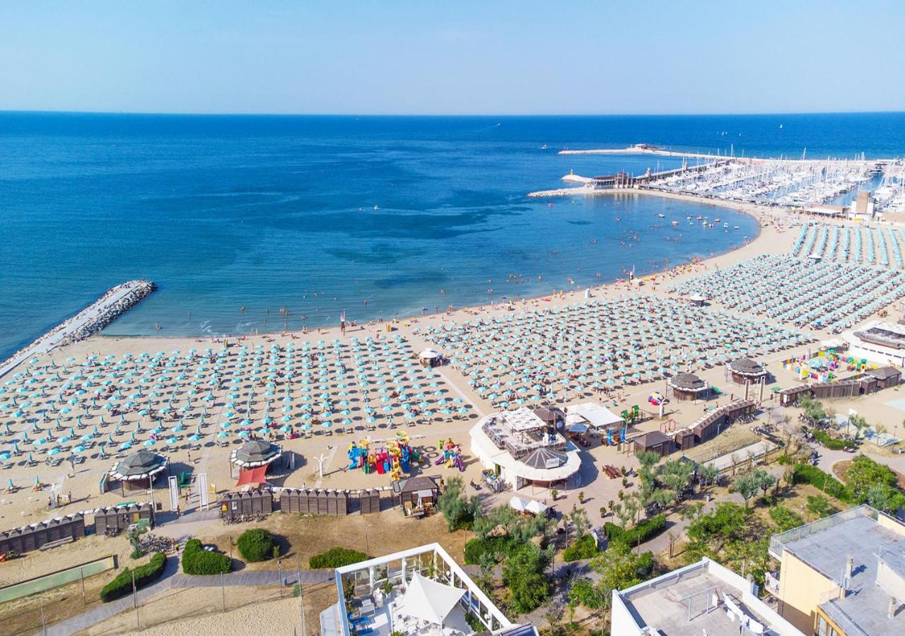 Hotel Paloma Beach Front Chiringuitos Time Rimini Eksteriør billede