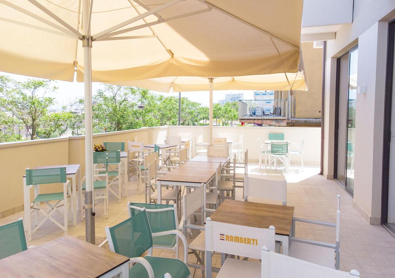 Hotel Paloma Beach Front Chiringuitos Time Rimini Eksteriør billede