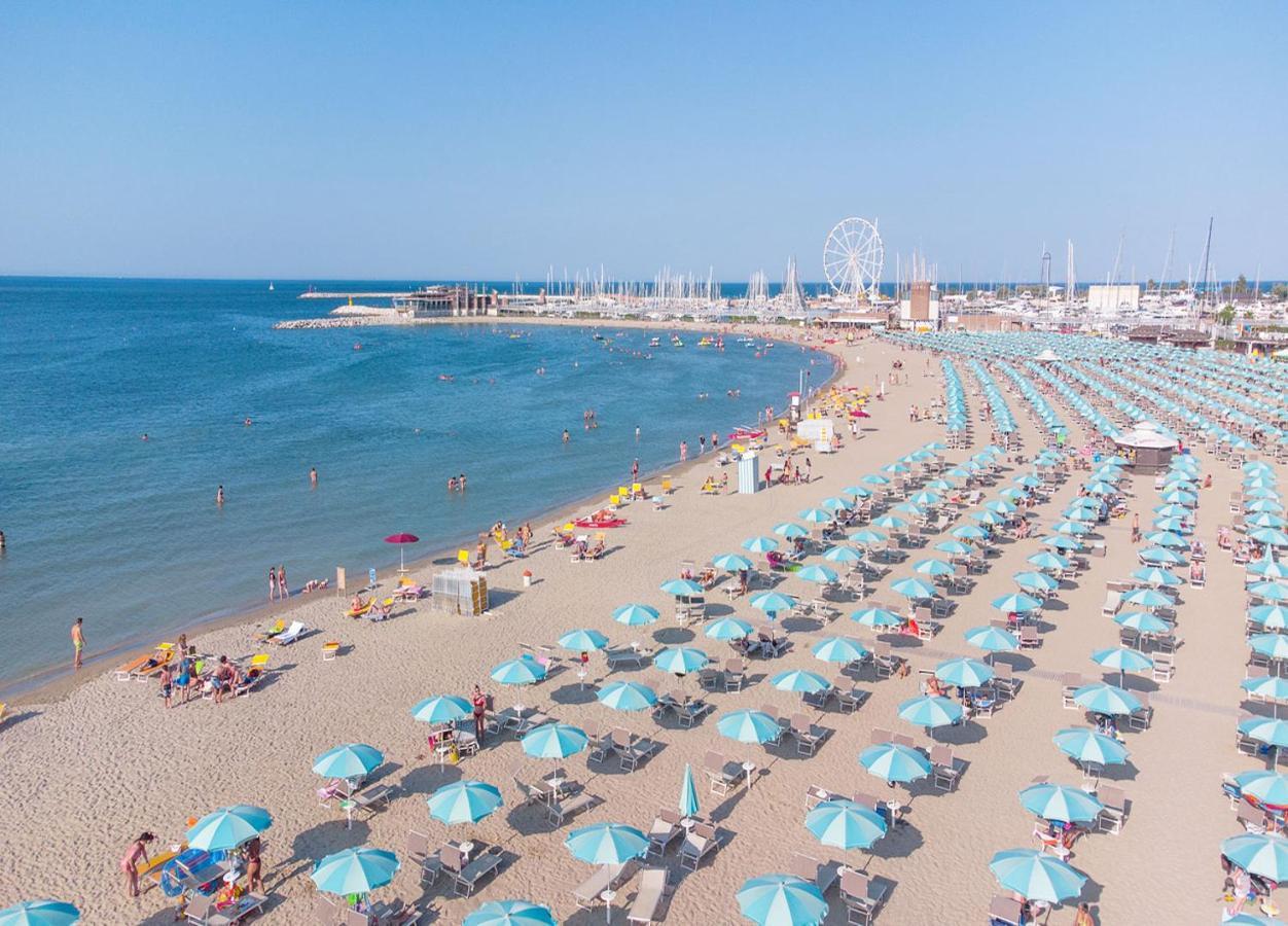 Hotel Paloma Beach Front Chiringuitos Time Rimini Eksteriør billede