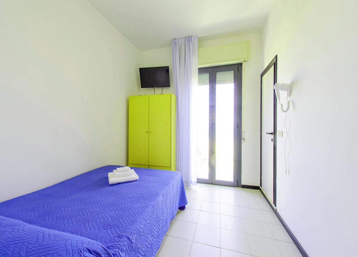 Hotel Paloma Beach Front Chiringuitos Time Rimini Eksteriør billede