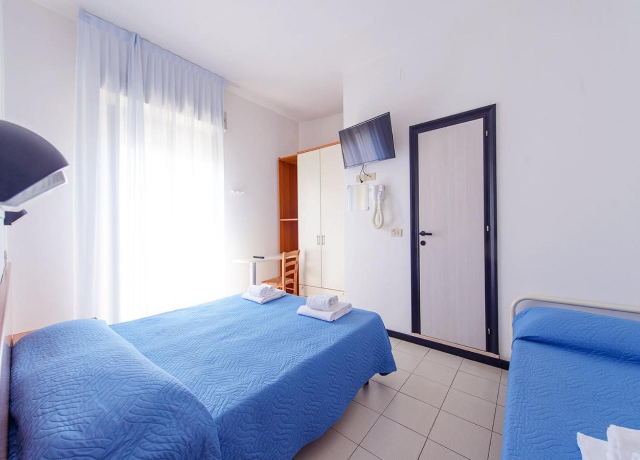 Hotel Paloma Beach Front Chiringuitos Time Rimini Eksteriør billede